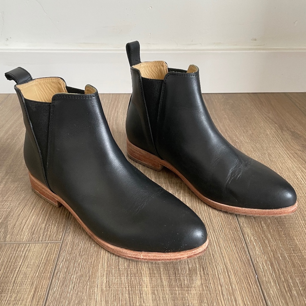 Nisolo Flat Chelsea Ankle Boot Black Leather - Size 6